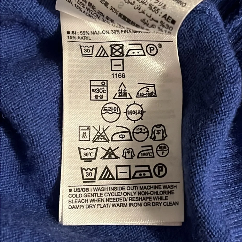 NWOT | V•Neck Sweater | Gap | 30% Extra Fine Merino Wool | Small - Picture 5 of 5